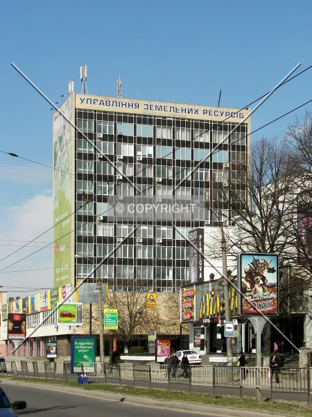Chornovola Avenue 4