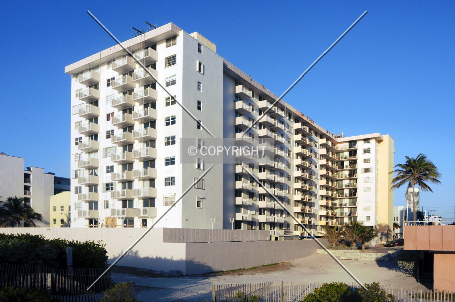 Photo 123-915-982