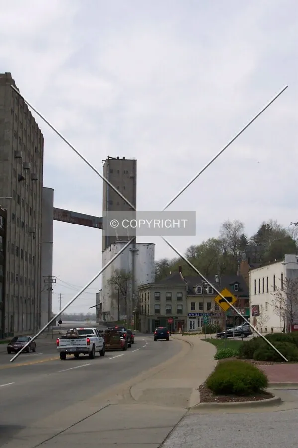 Looking north along North Great River Road