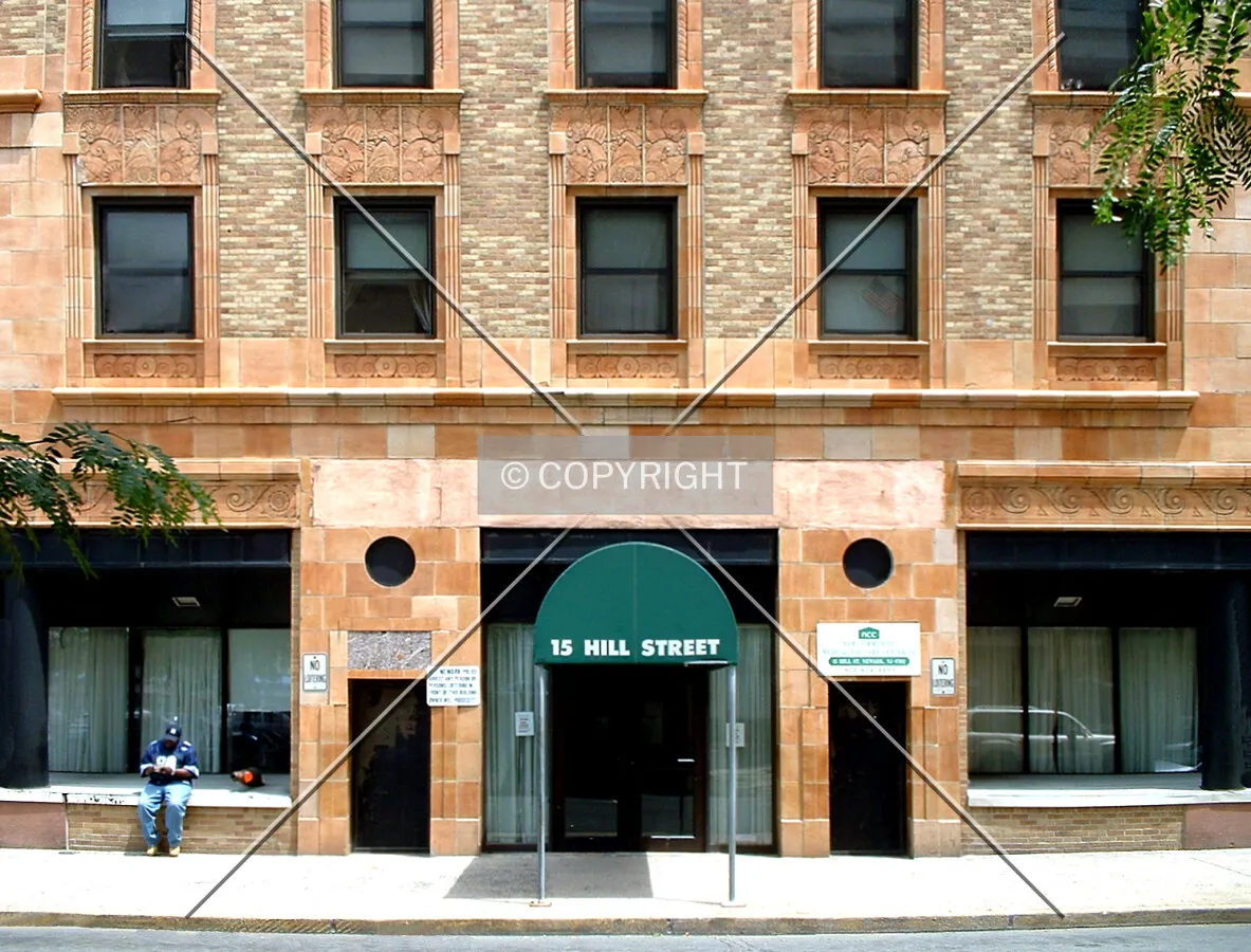 Main entrance on Hill Street