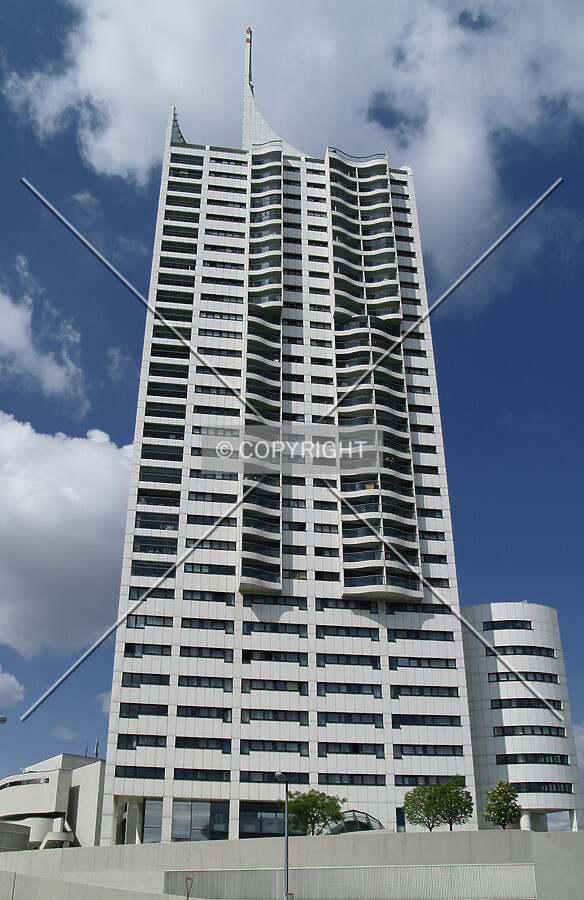 A view to the western façade