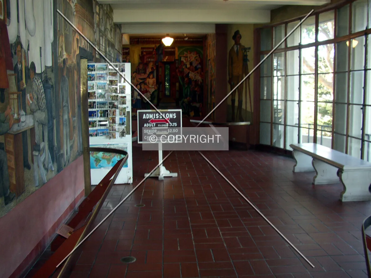 Murals and gift shop within the western lobby