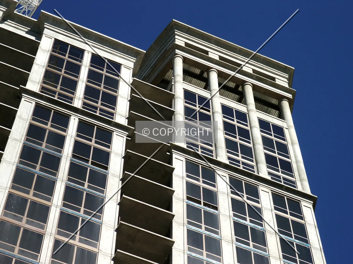Looking up to the tempietto