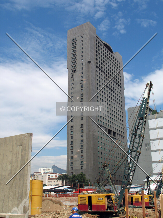 General overview of construction site with Rio Metropolitan in the background