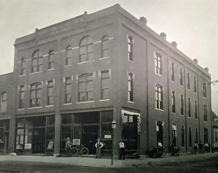 Photo 131-472-958