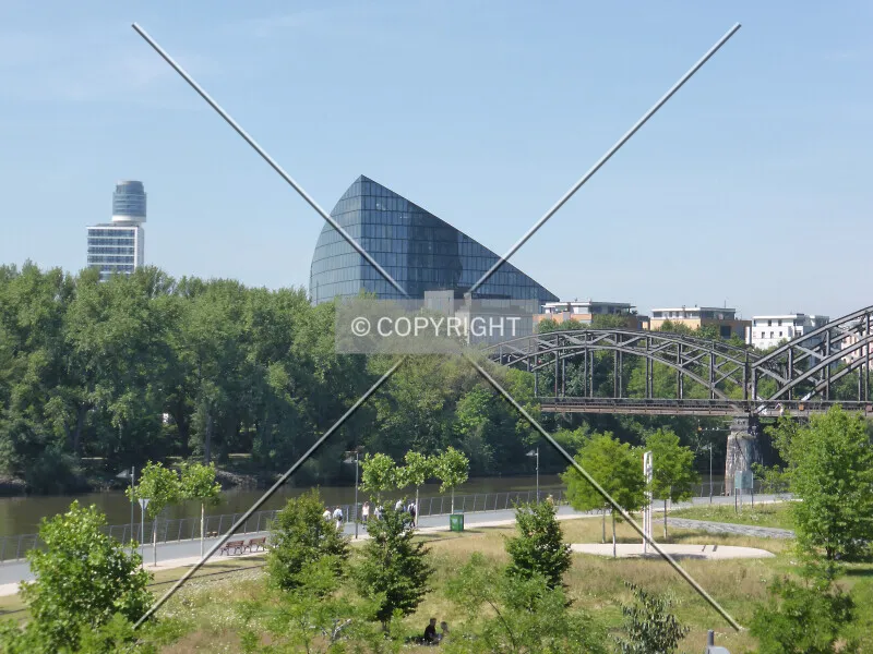 Photo 132-376-052