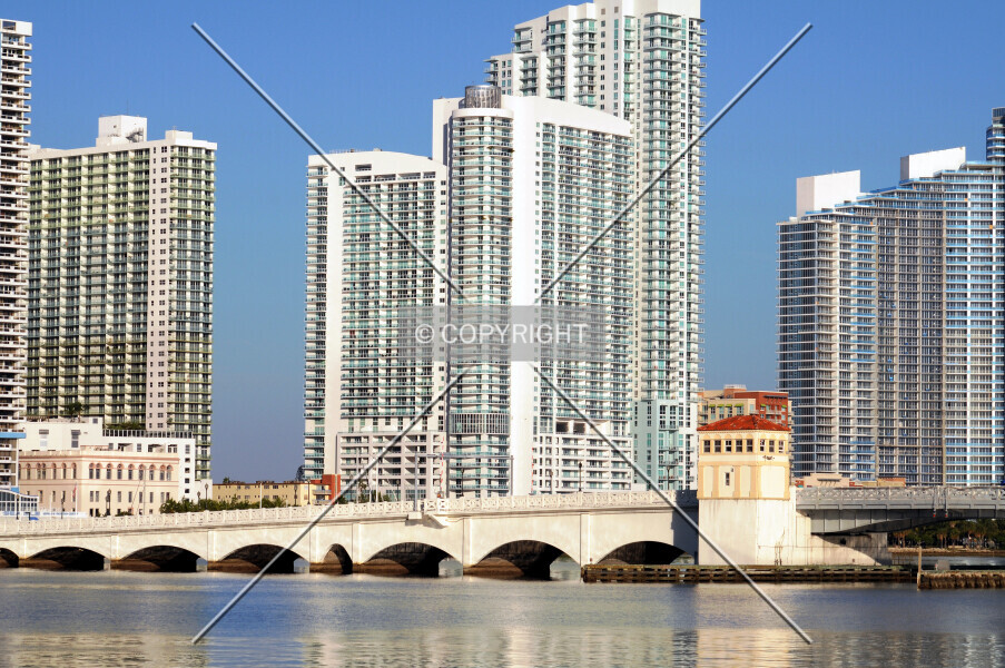 Photo 013-391-647