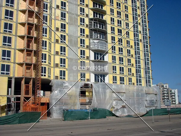 View past the building's northeast corner, from Lyndale Avenue