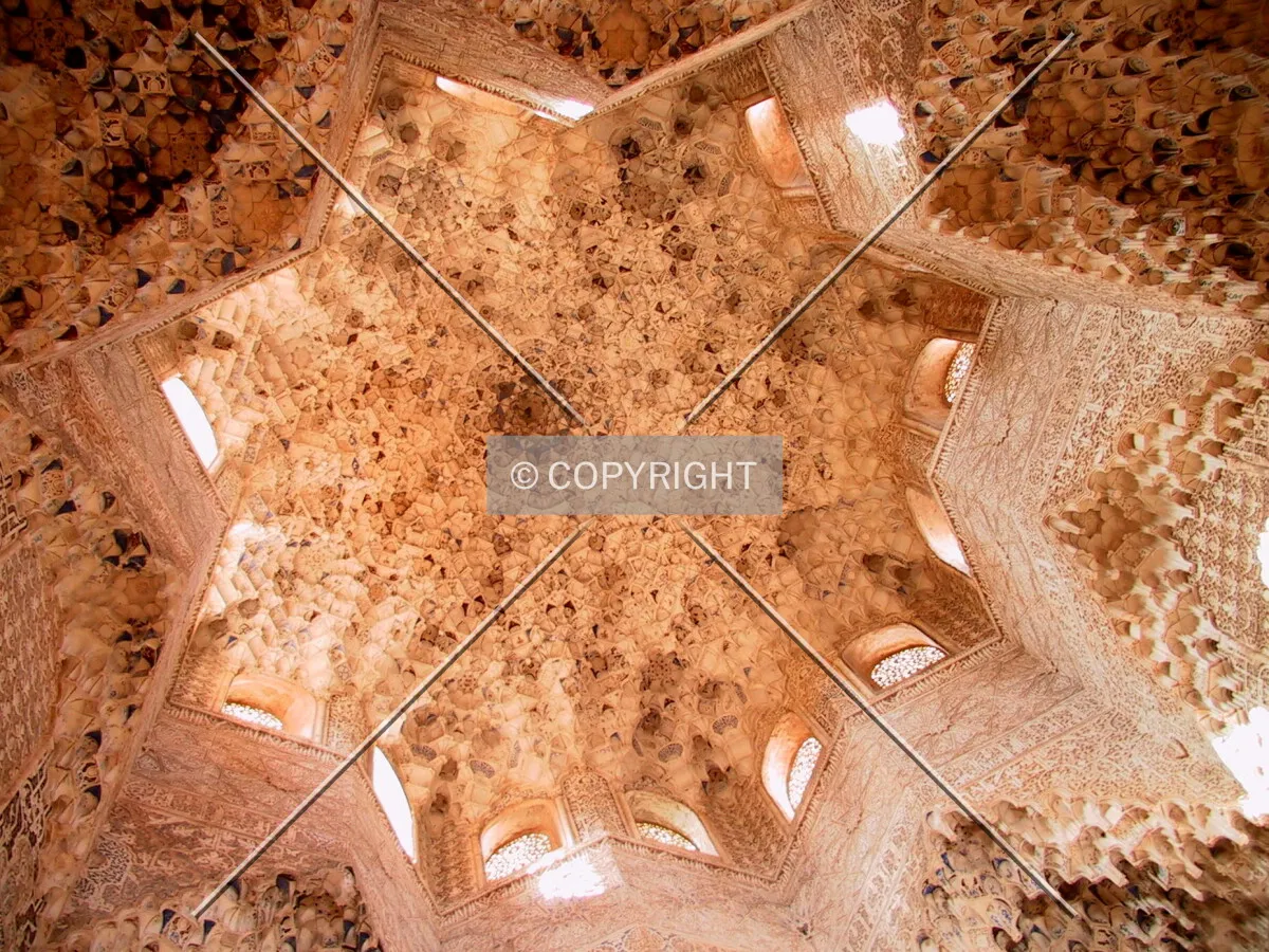 Looking up at the dome in the Hall of the Abencerrjes