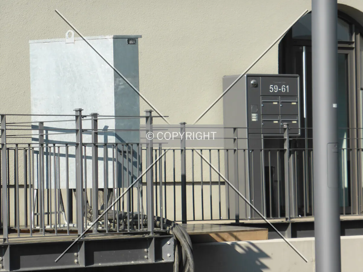 Photo 137-466-672