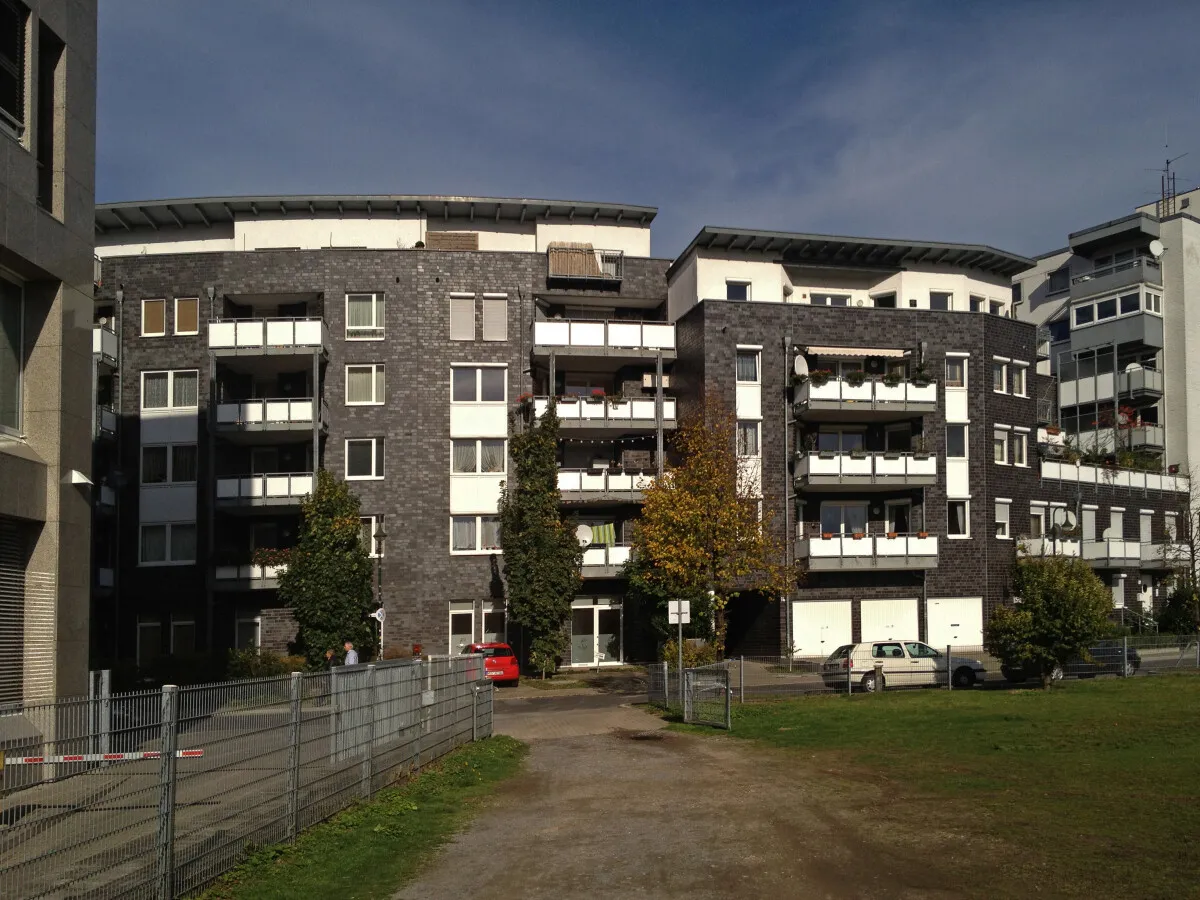 Photo 137-668-690