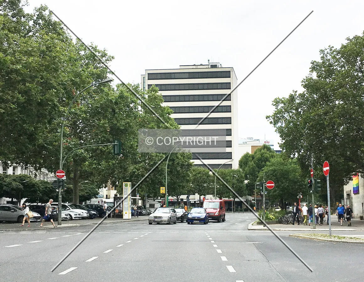 Photo 137-743-642