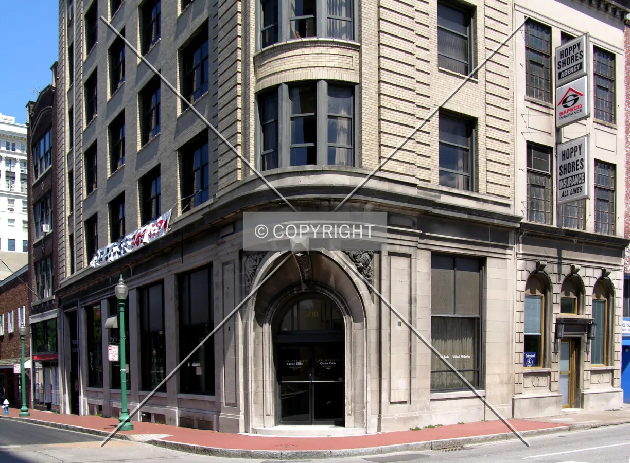 Northern base at the corner of Kanawha Boulevard and Capitol Street