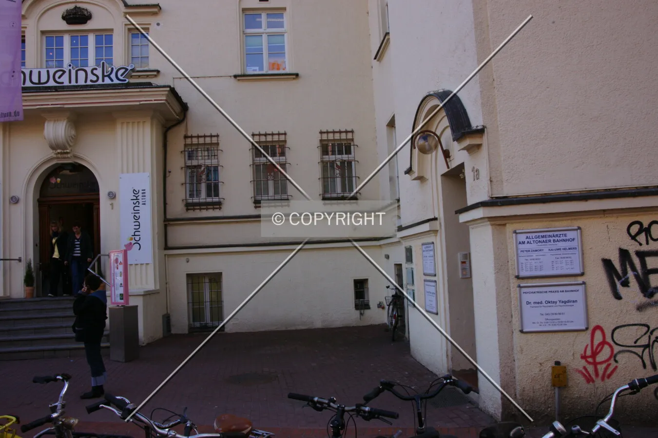Photo 140-458-964