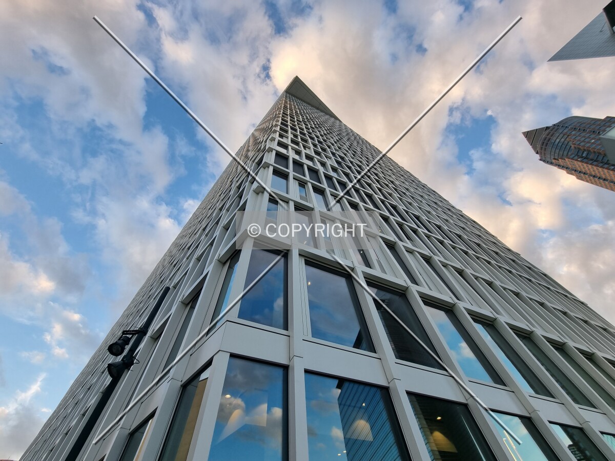 Photo 140-676-982