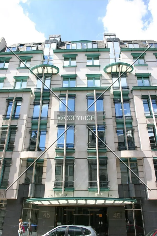 Looking up from Pall Mall