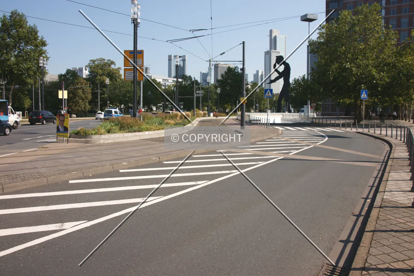 Photo 140-715-310