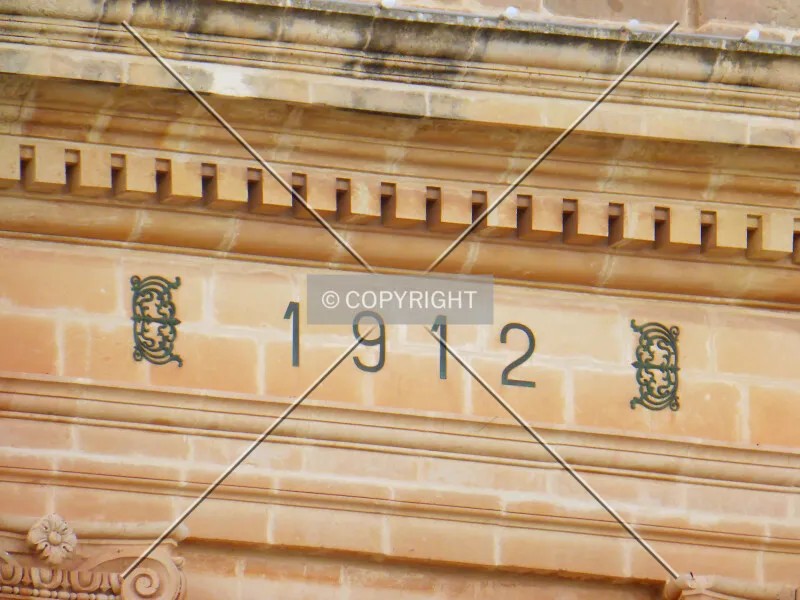 Photo 140-825-711