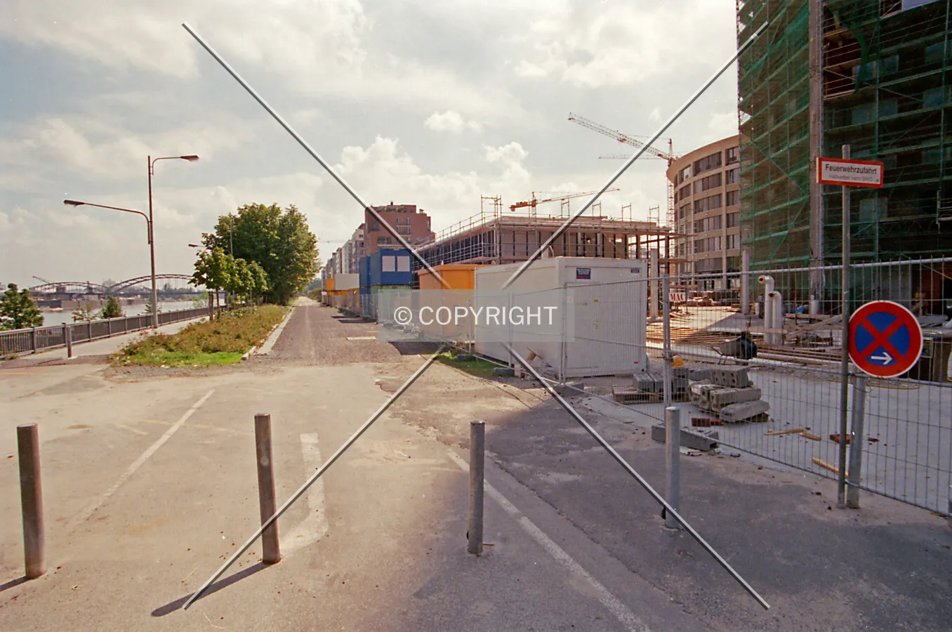 Photo 141-511-402