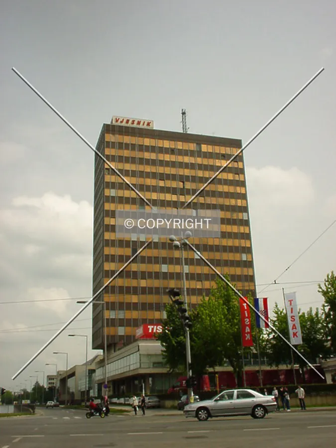 Photo 141-807-671