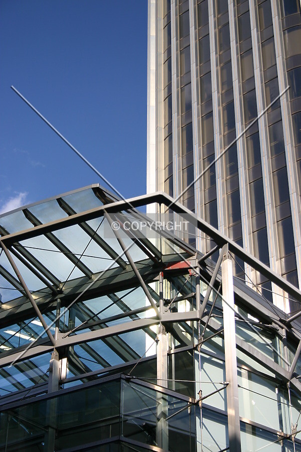 View with the entrance atrium from Old Broad Street