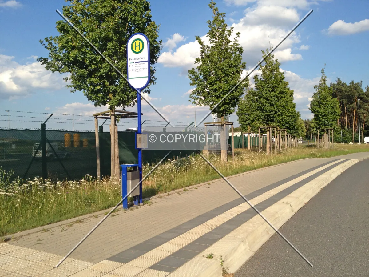 Bus station at Tor 31
