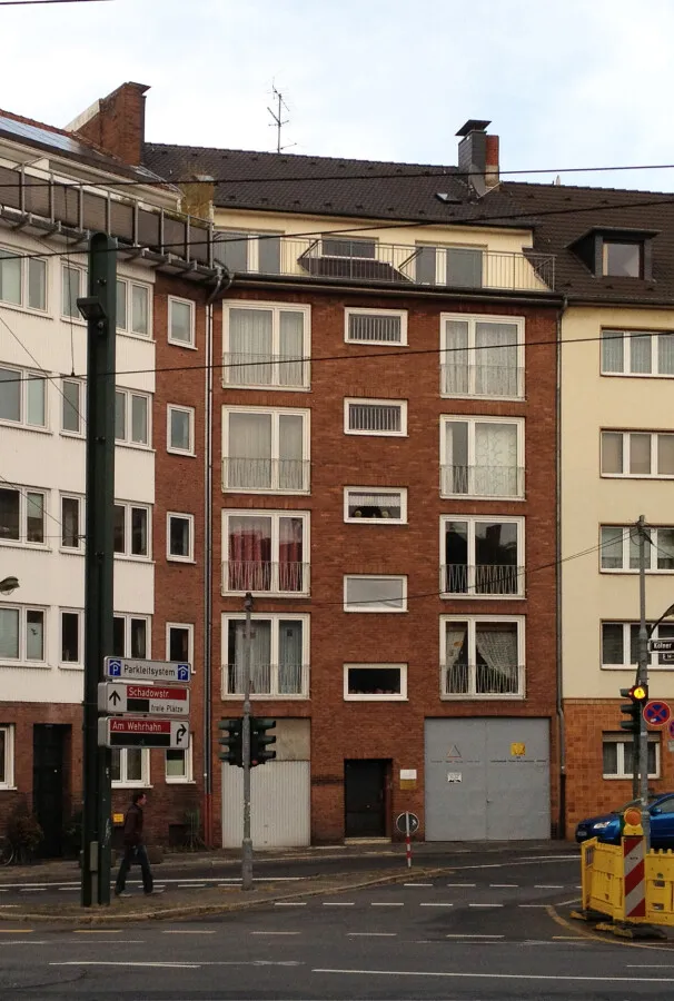 Photo 144-923-755