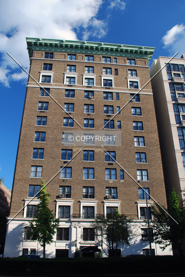 Looking up from Park Avenue