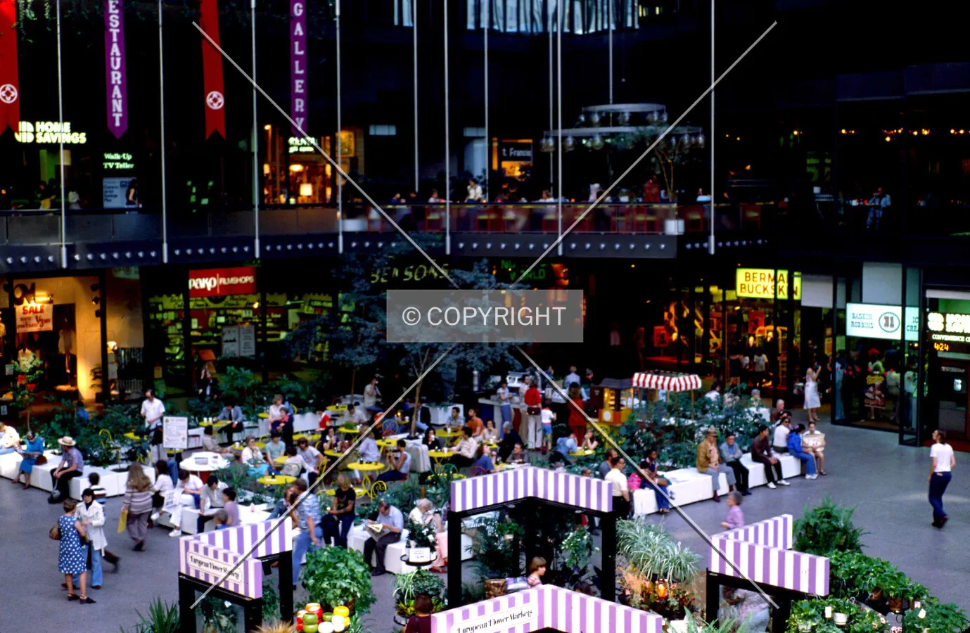 Seating area in the shopping atrium