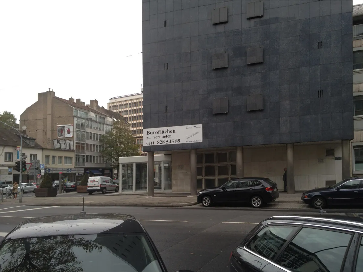 Photo 147-208-640