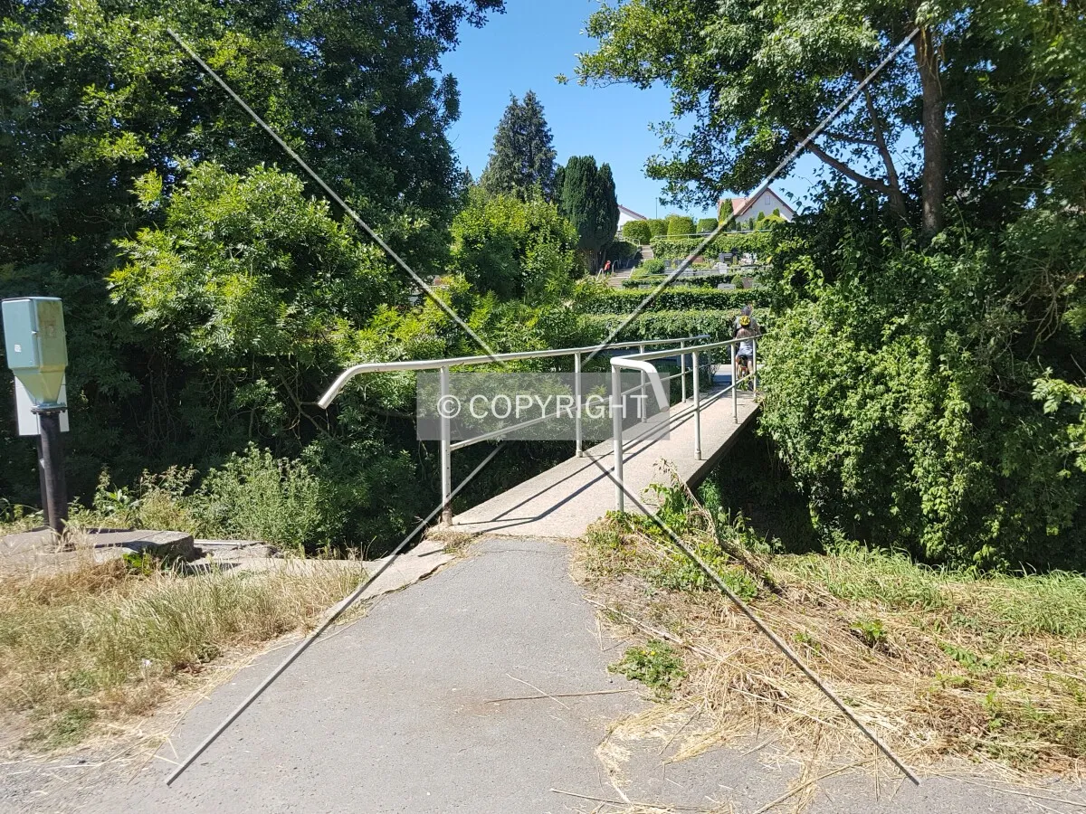 Photo 147-484-641