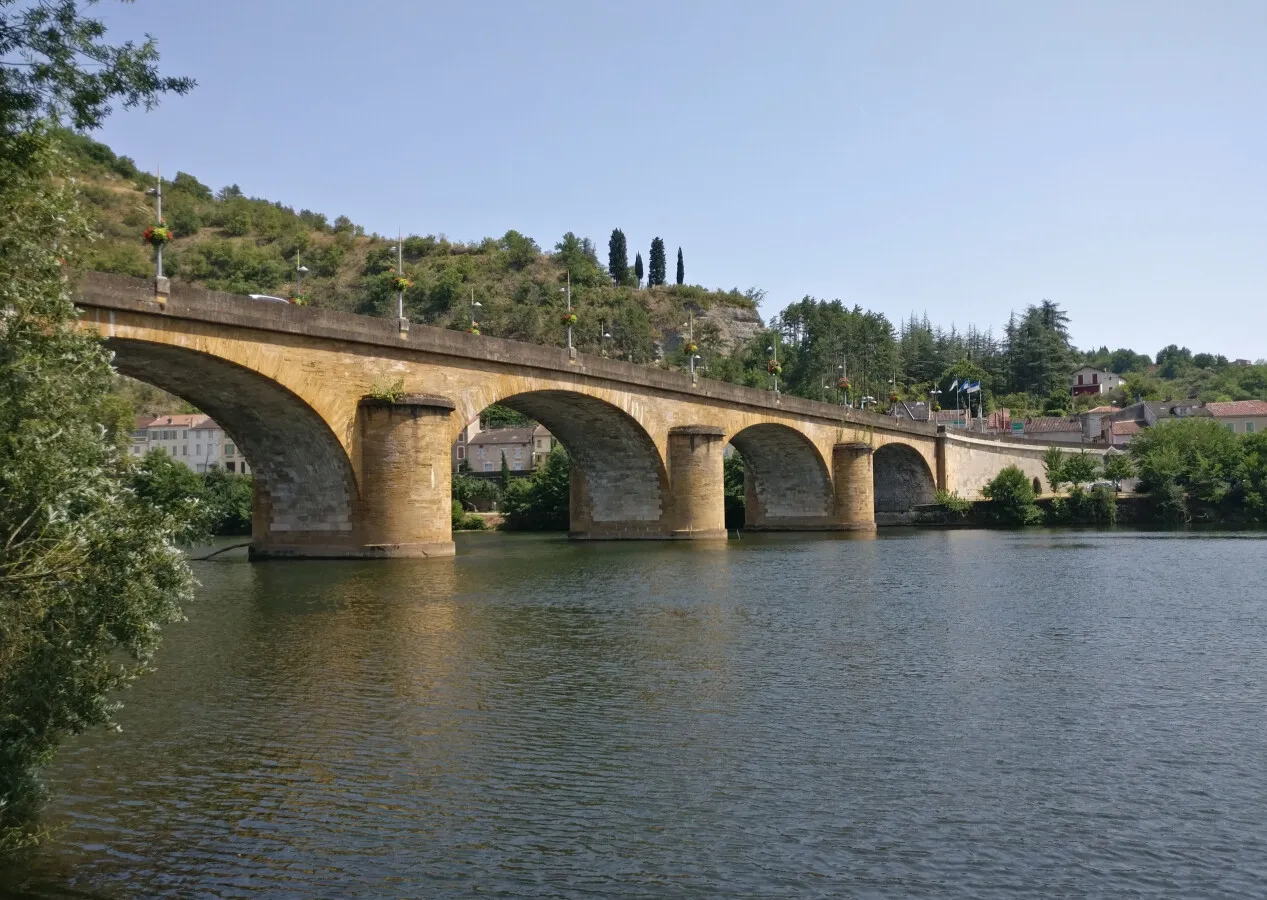 Photo 147-745-660