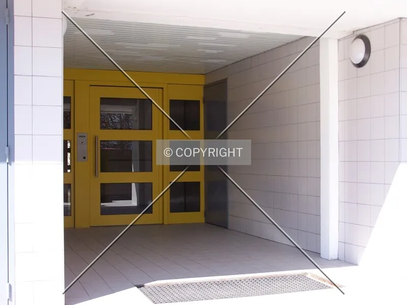 Photo 148-736-686