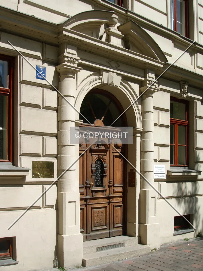 Doorway on Thierschplatz