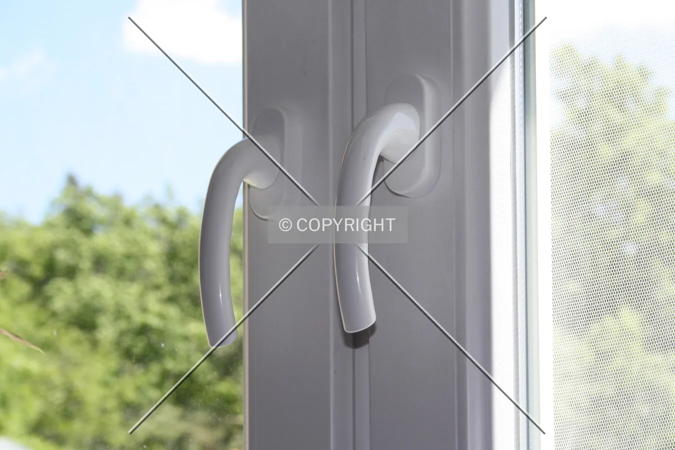 Window catches used to lock sash window