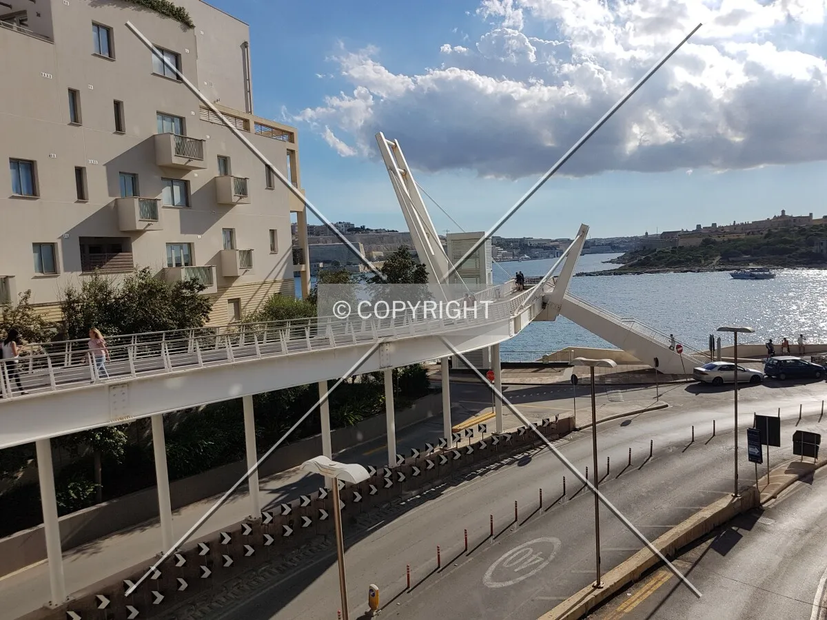 Photo 150-443-796