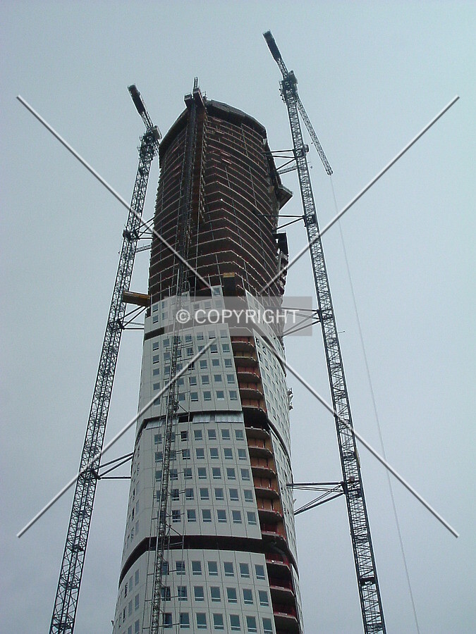 2 grues pour sa construction