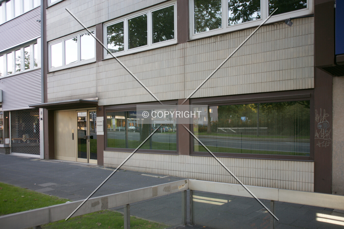 Photo 152-070-019