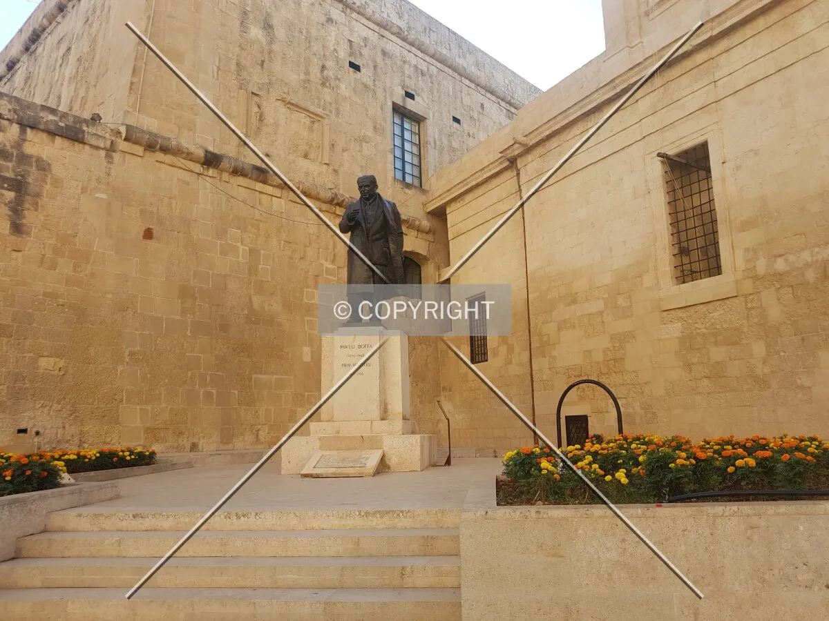 Photo 153-140-923