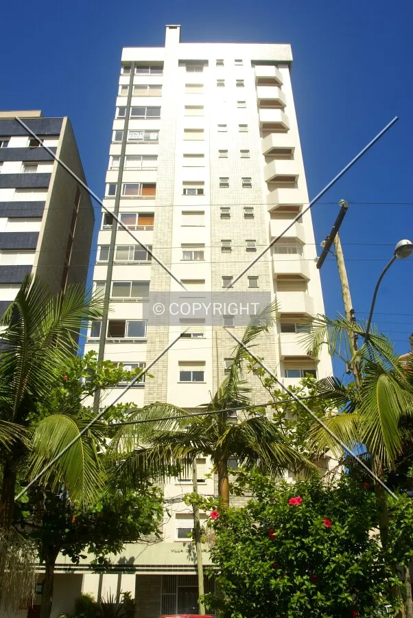 Looking up from across Silva Jardim Avenue