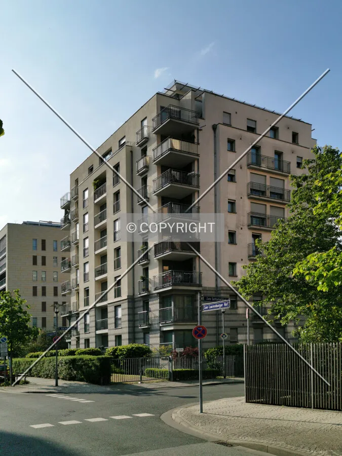 Photo 153-582-096