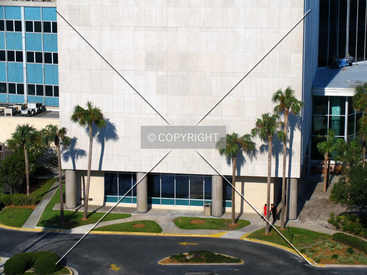 Base of the east side and side entrance from the Acosta Bridge