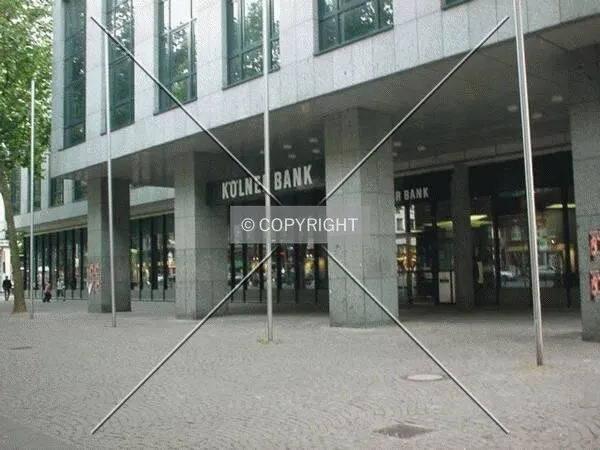 Main entrance at Hohenzollernring