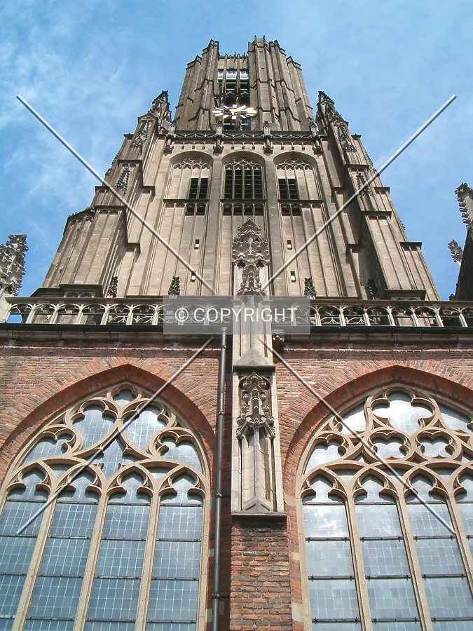 Looking up from Kerkplein