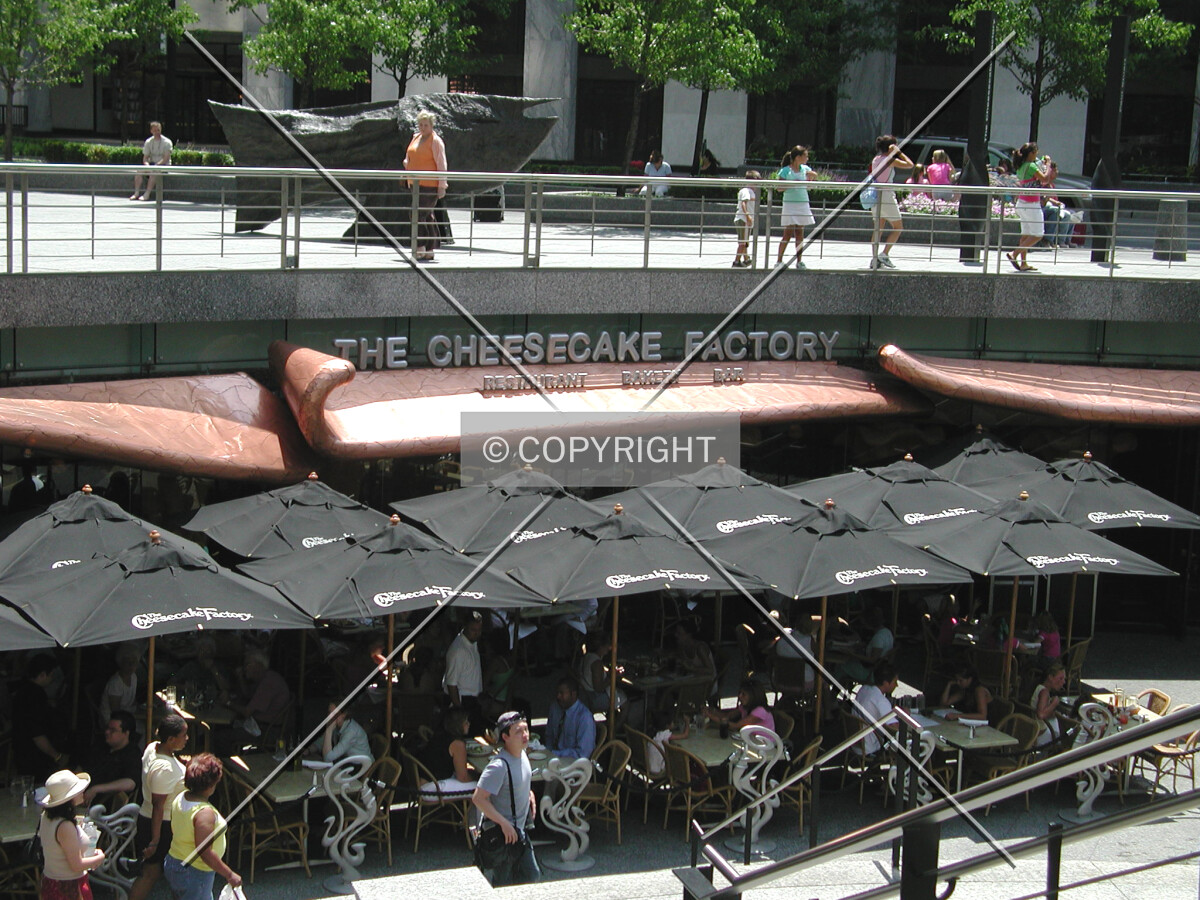 Outdoor cafe in front of the Cheesecake Factory