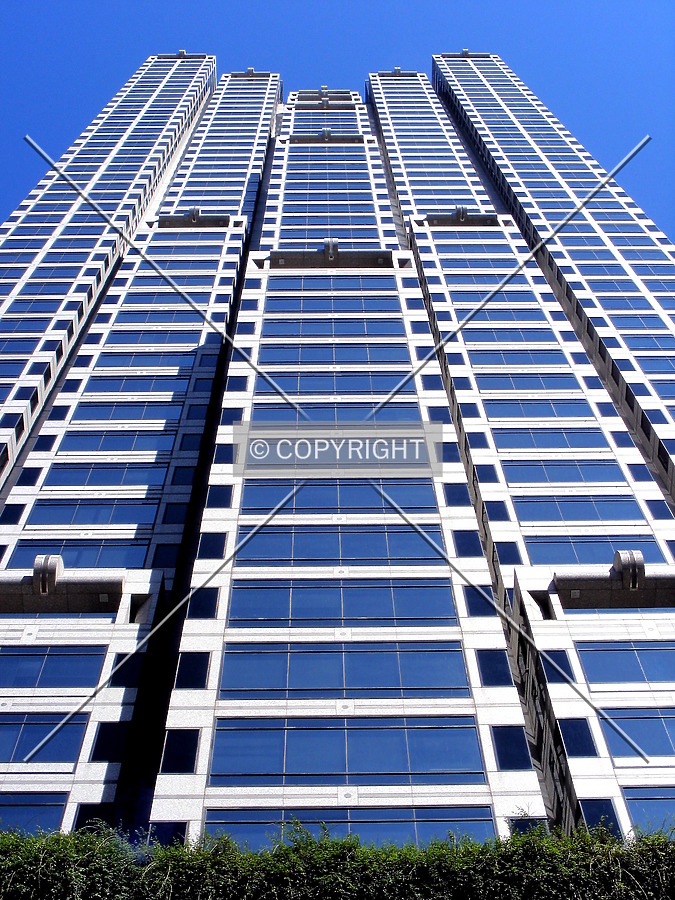 Looking up from Baker Street