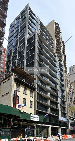 Photo 163-049-911