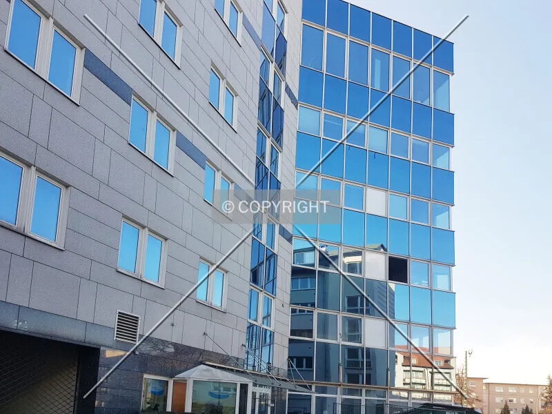 Photo 163-933-295