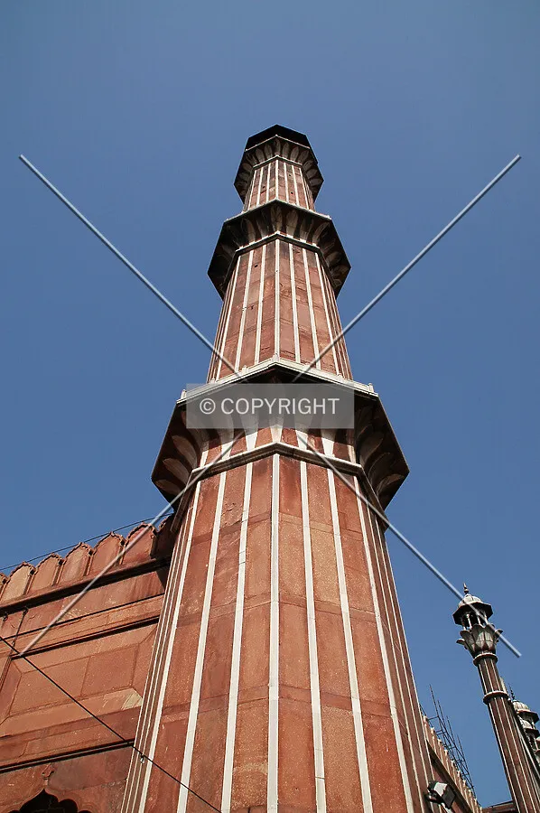 Looking up the south minaret