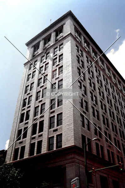 Photo 166-983-910